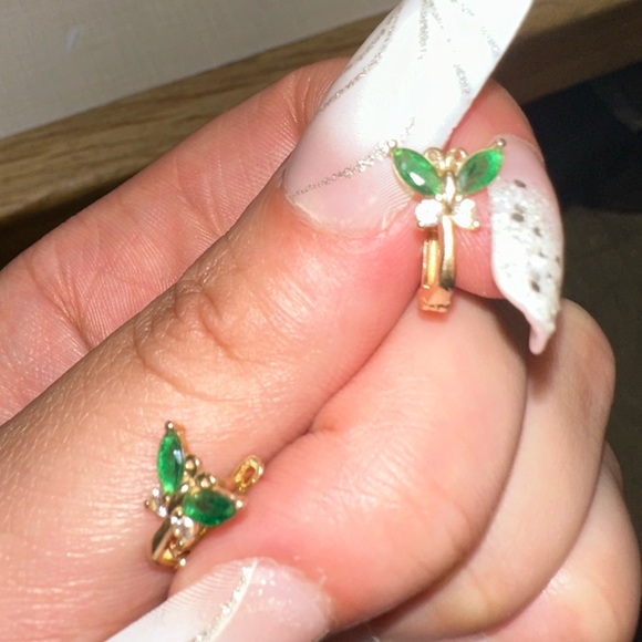 Beautiful green 14K Gold Butterfly earrings. - Picture 6 of 6